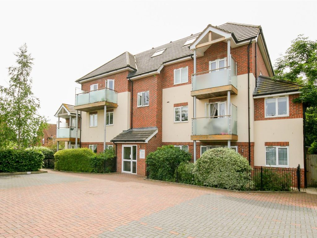 1 bed flat to rent in Thorney Court, 100 Harlington Road, Uxbridge UB8, £1,250 pcm Zoopla