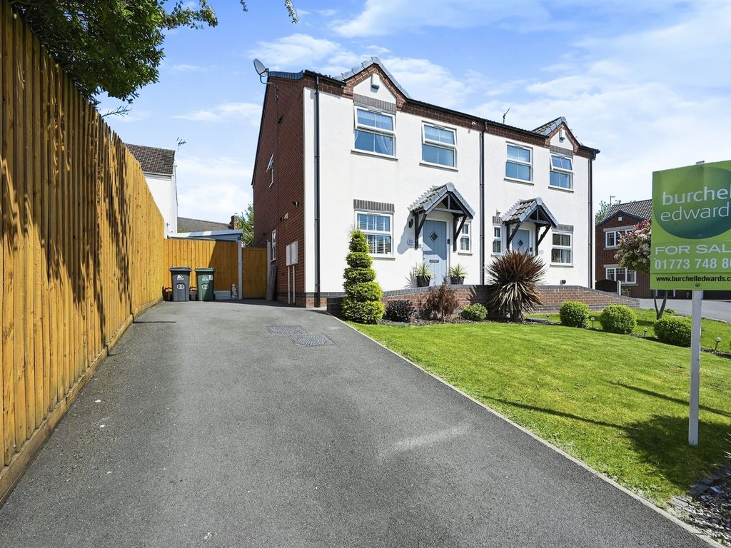 3 bed semidetached house for sale in Newlands Park, Riddings, Alfreton