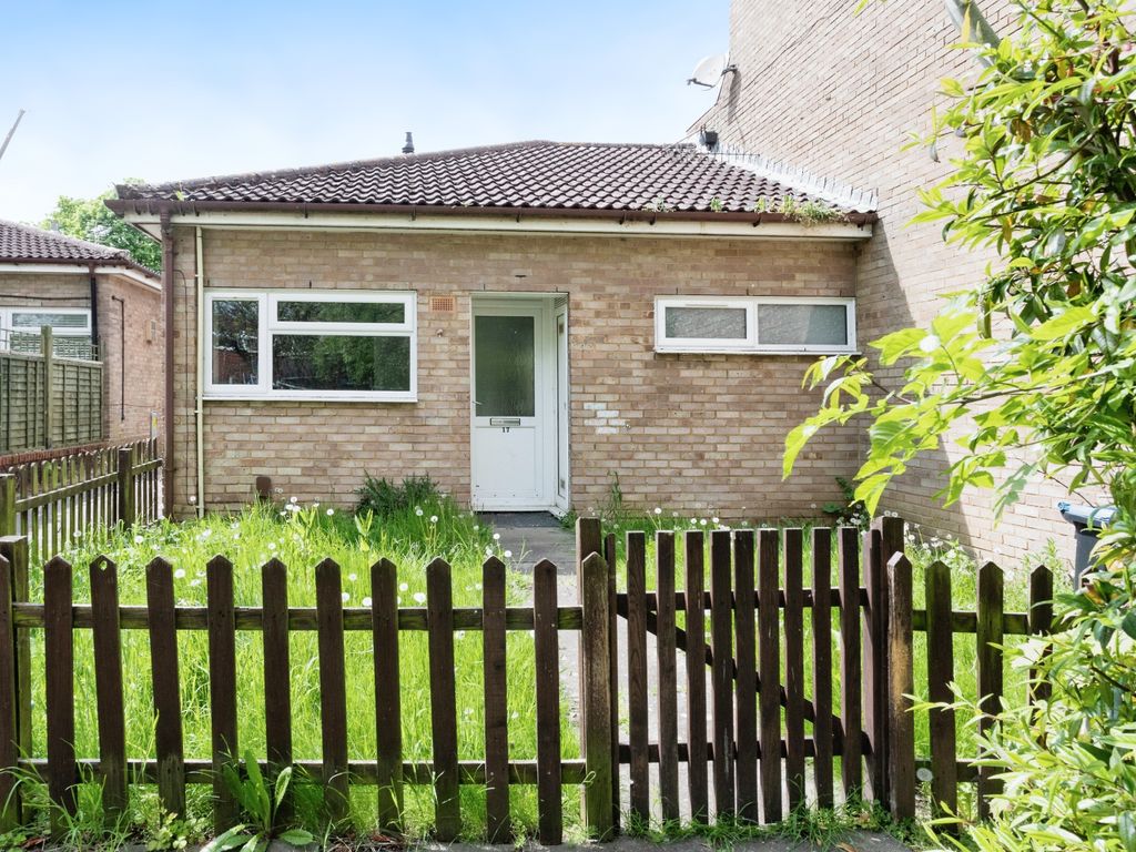 2 bed bungalow for sale in Cullen Place, Bletchley, Milton Keynes, Buckinghamshire MK2, £200,000