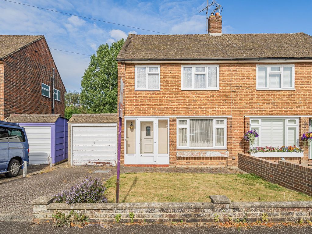 3 bed semidetached house for sale in Cootes Avenue, Horsham RH12, £