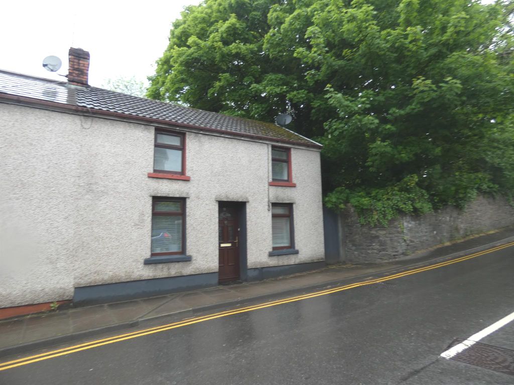 2 bed end terrace house for sale in AberNant Road, Aberdare CF44, £