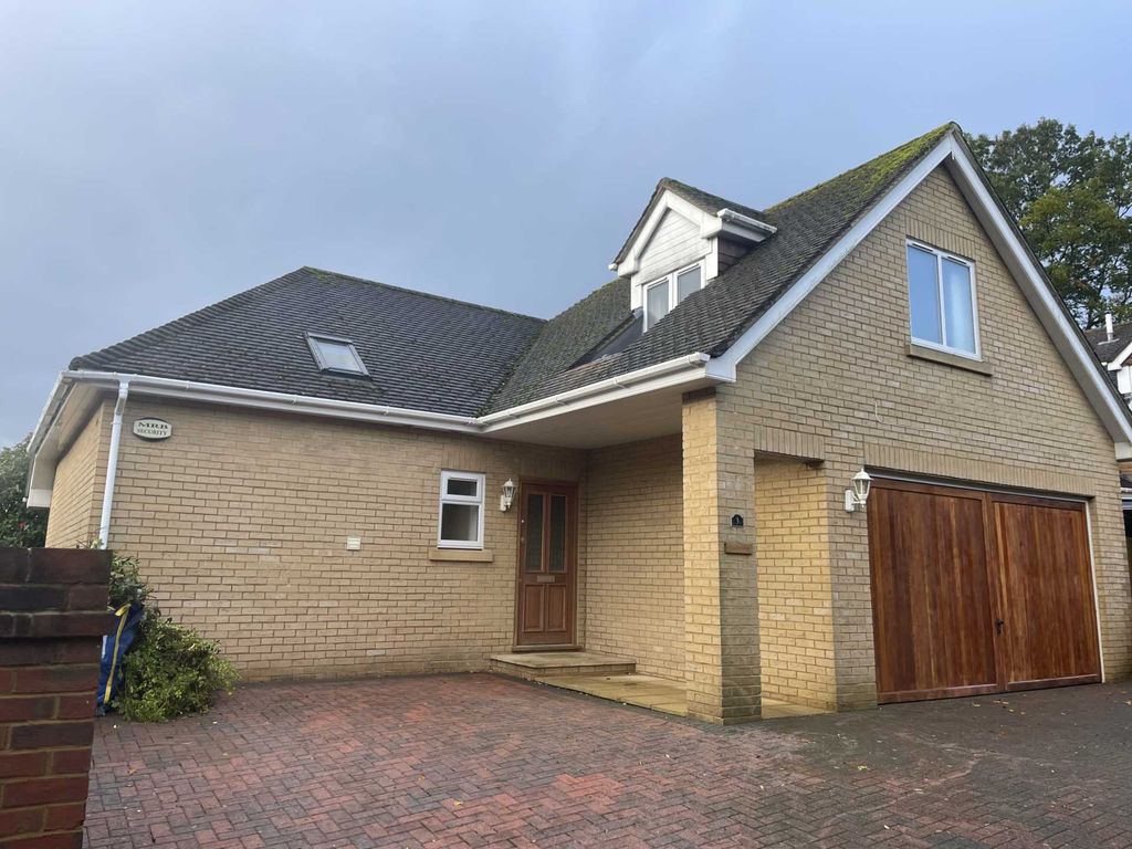 4 bed detached house to rent in Deans Grove, Poole BH16, £2,000 pcm