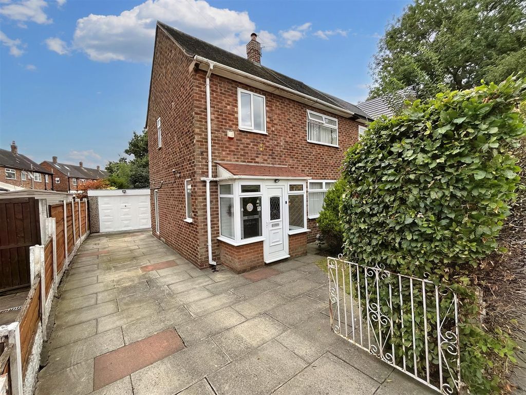 3 bed semidetached house for sale in Swanage Avenue, Wythenshawe, Manchester M23 Zoopla