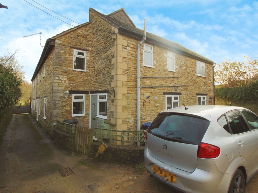 2 bed to rent in Red Lion Lane, Cricklade, Swindon SN6, £850