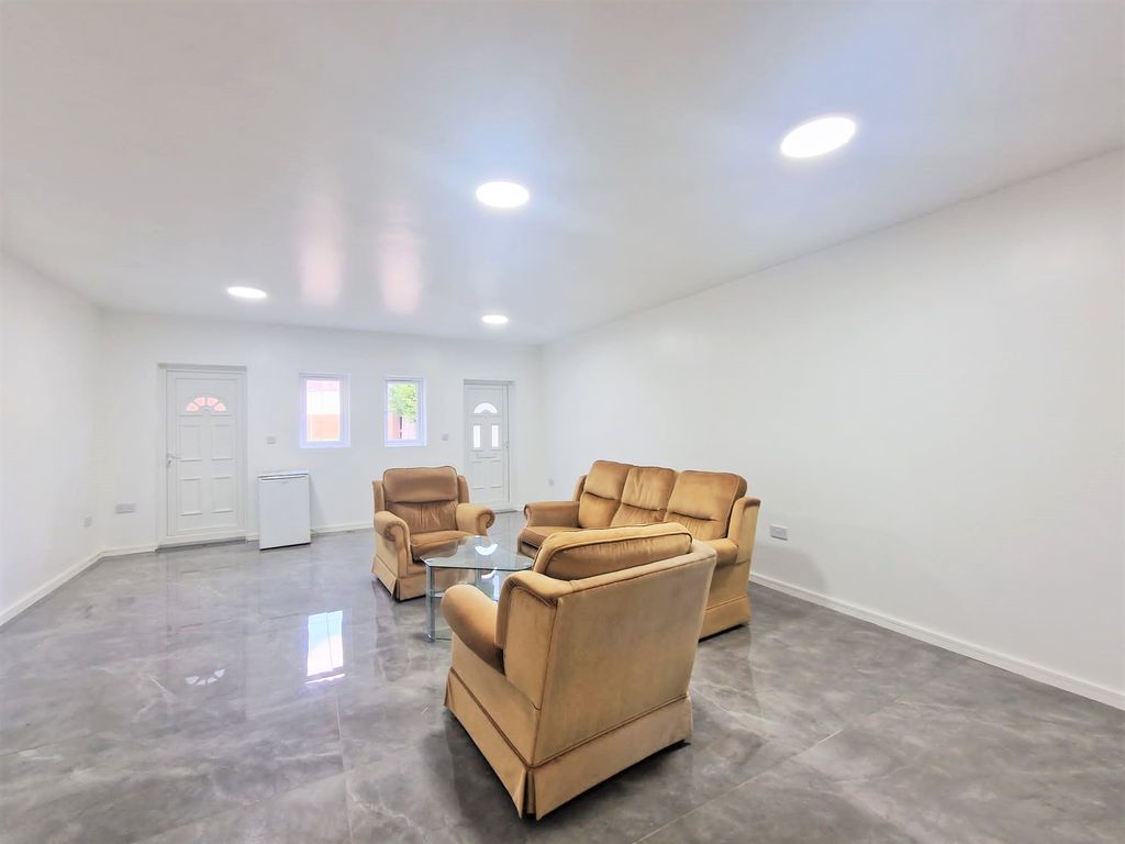 7 bed detached house for sale in Corbins Lane, Harrow HA2, £859,000