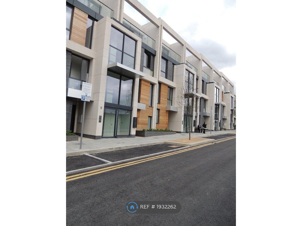 3 bed flat to rent in Greenwich, London SE10, £2,850 pcm Zoopla