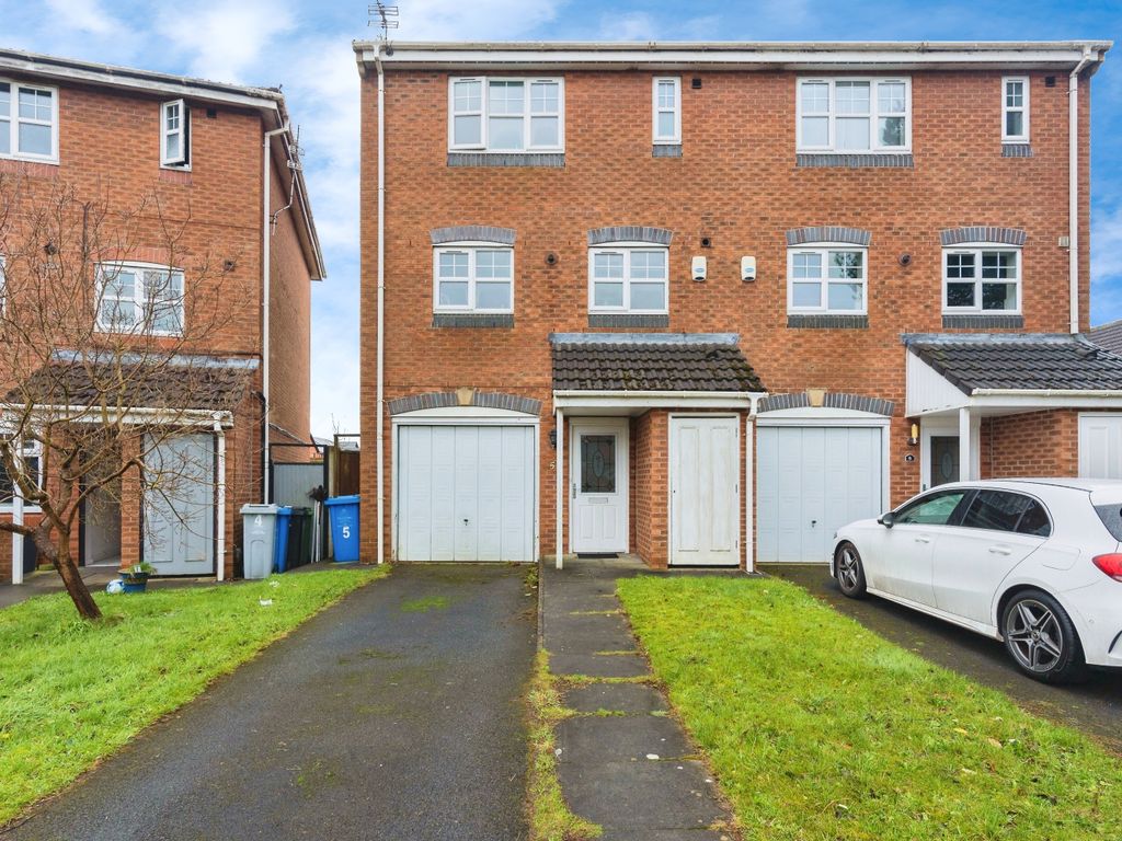 4 bed town house for sale in Ingle Nook Close, Carrington, Manchester