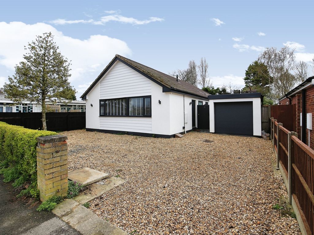 3 bed detached bungalow for sale in Fennell Road, Pinchbeck, Spalding