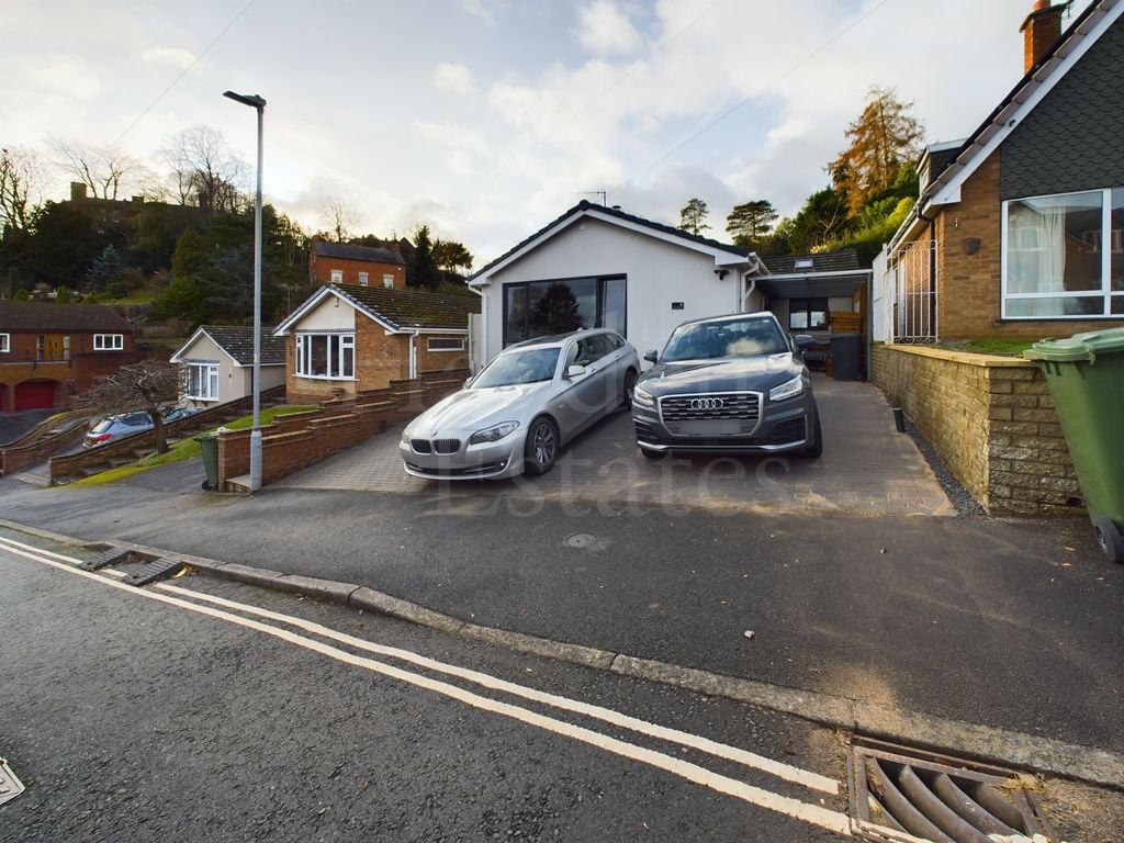 2 bed bungalow for sale in Telford Drive, Bewdley DY12, £418,000 Zoopla