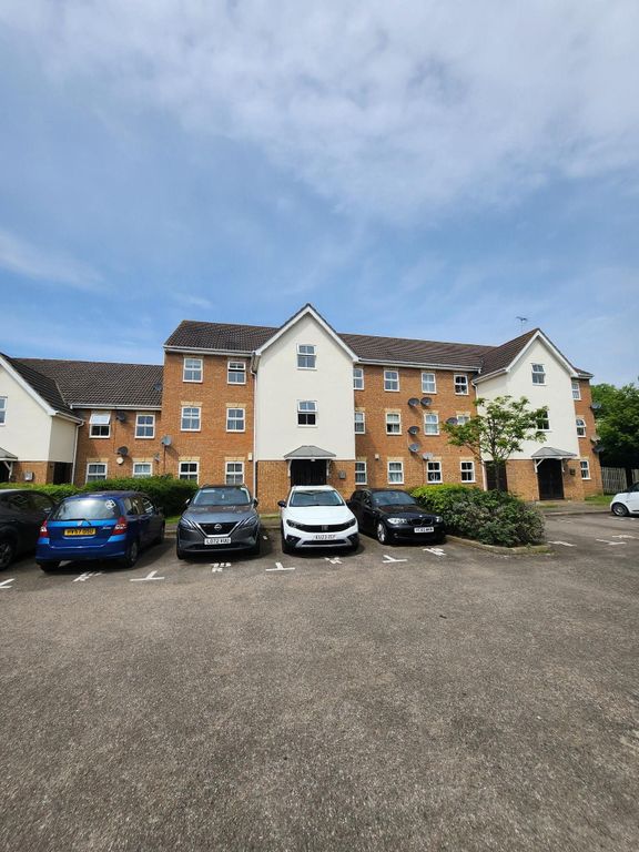 2 bed flat to rent in Osprey Road, Waltham Abbey EN9 Zoopla
