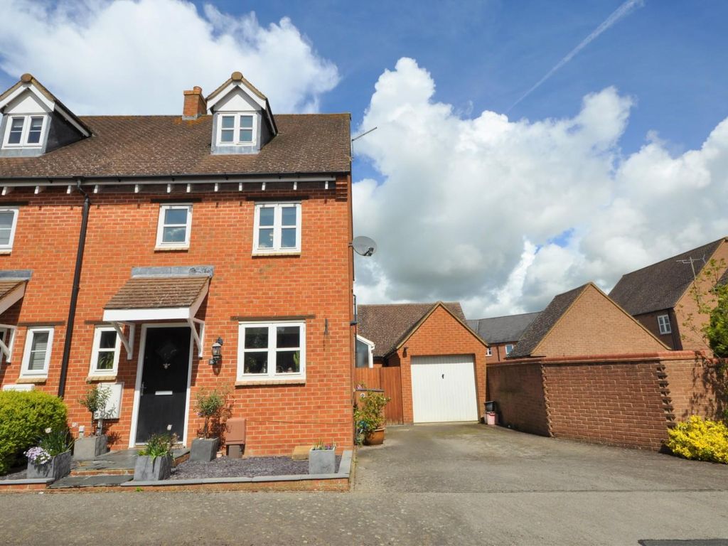 3 bed semidetached house for sale in Badgers Lane, Mawsley Village