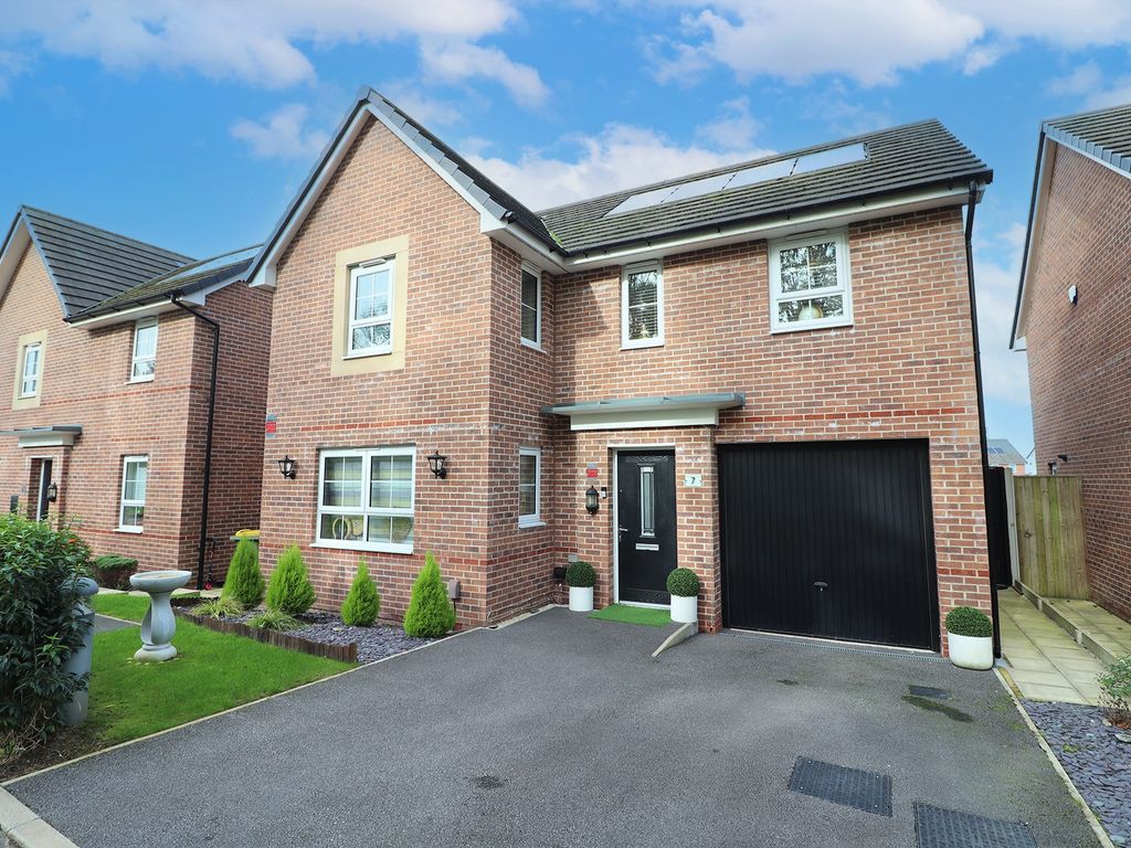 4 bed detached house for sale in Scotsman Ave, Fulwood, Preston PR2, £