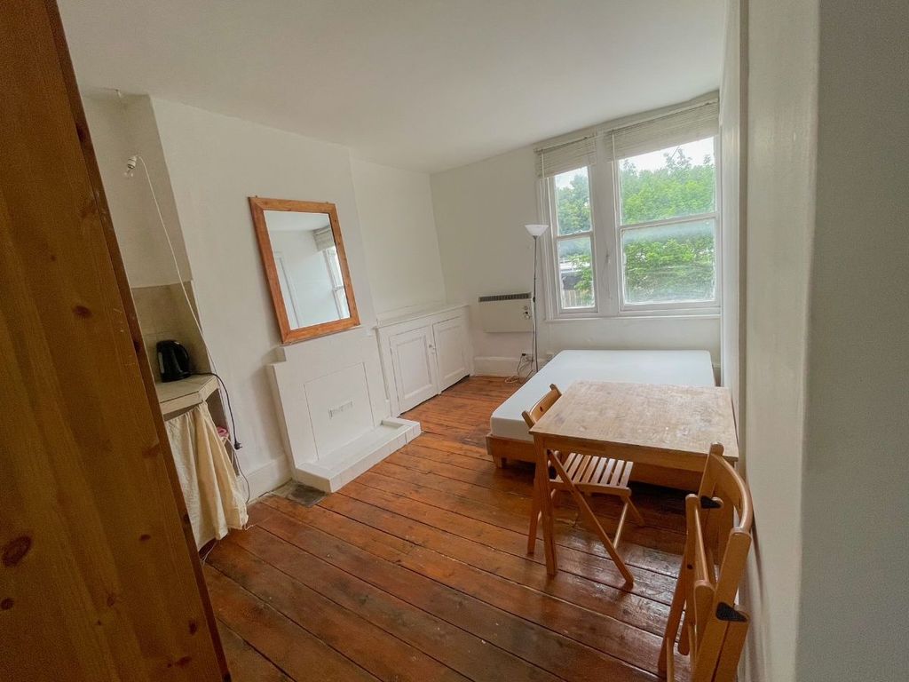 Studio to rent in Stoke Newington Church Street, London N16, £1,100 pcm