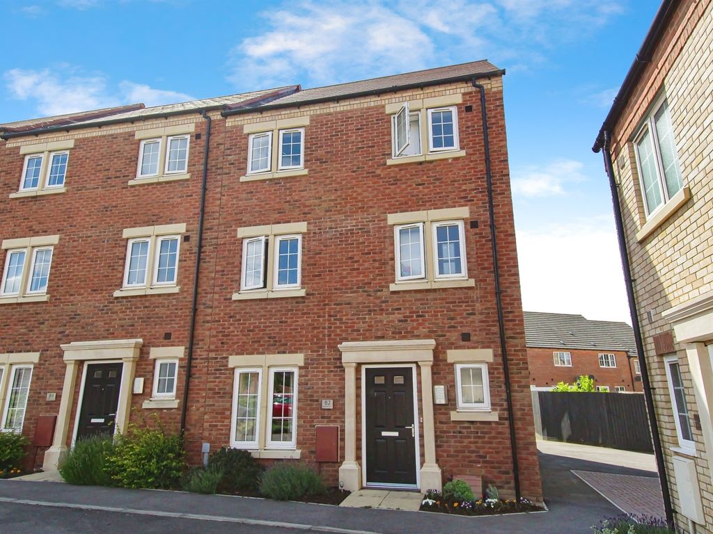 4 bed end terrace house for sale in Highfield Drive, Littleport, Ely