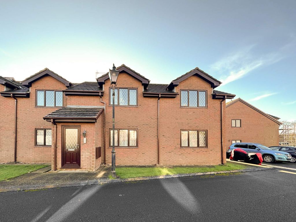2 bed flat to rent in 5 York Mews, The Paddocks, Ballasalla IM9, £950