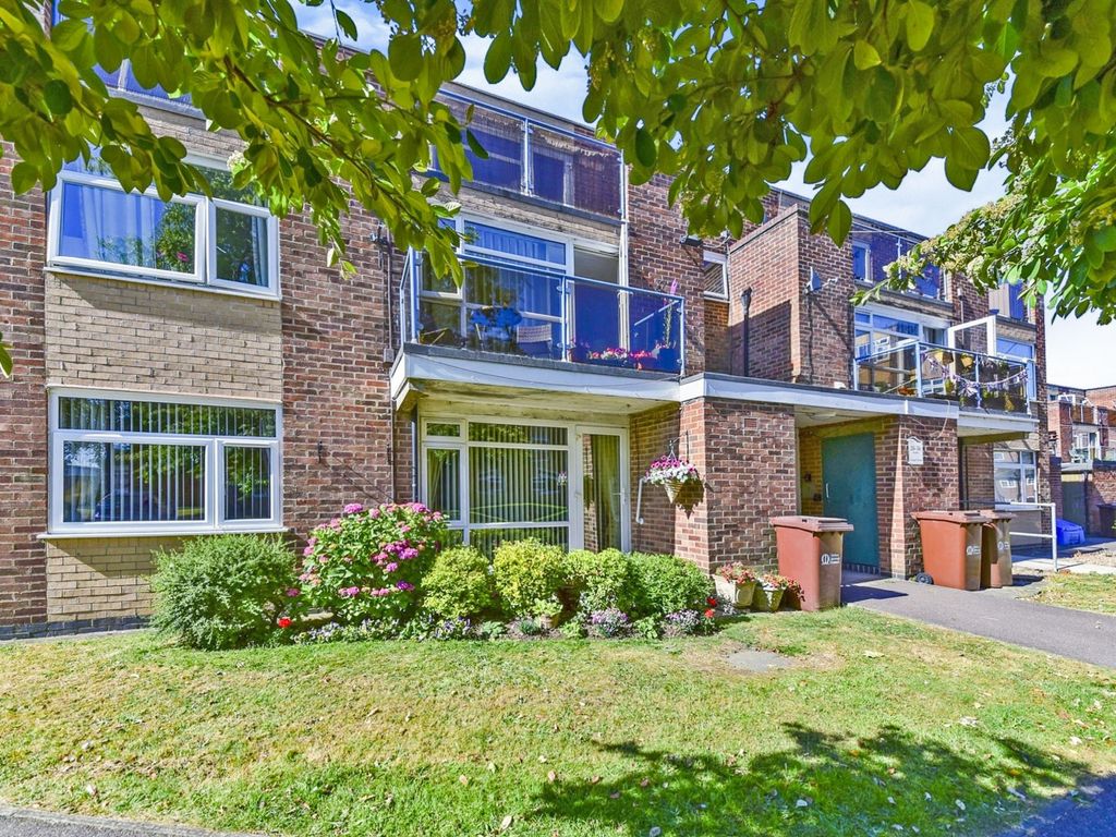 2 bed flat for sale in Chapel Street, Melton Mowbray LE13, £120,000