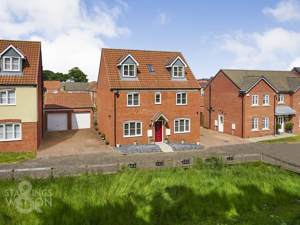 5 bed detached house for sale in Greylag Close, Sprowston, Norwich NR7