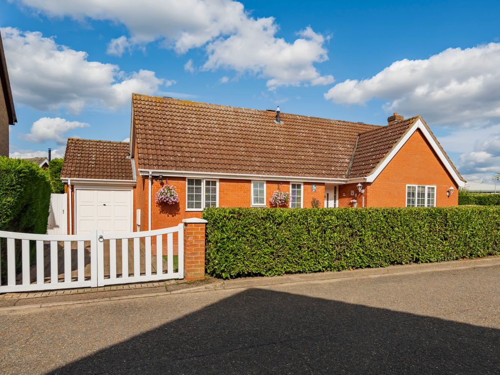 3 bed detached bungalow for sale in Blenheim Drive, Attleborough NR17