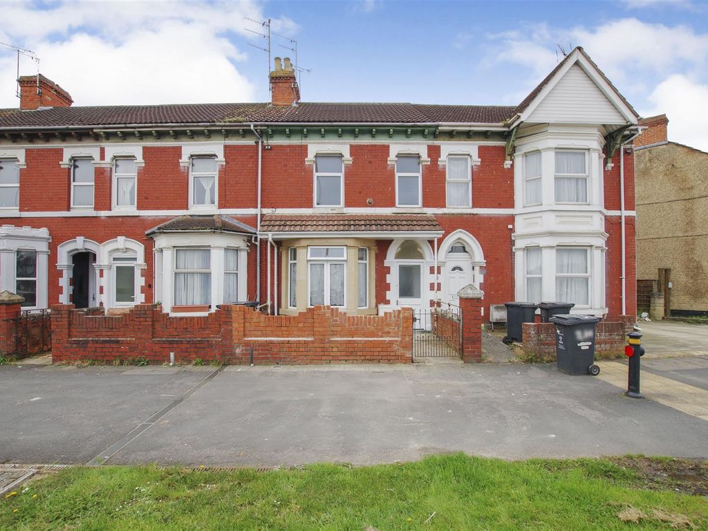 3 bed terraced house for sale in County Road, Town Centre, Swindon SN1