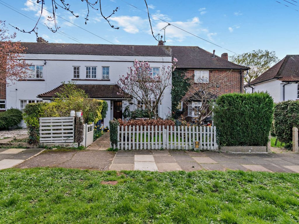 3 bed terraced house for sale in Latimer Gardens, Pinner HA5 Zoopla