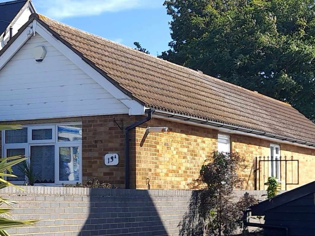 2 bed detached bungalow for sale in Thames Drive, Chadwell St. Mary