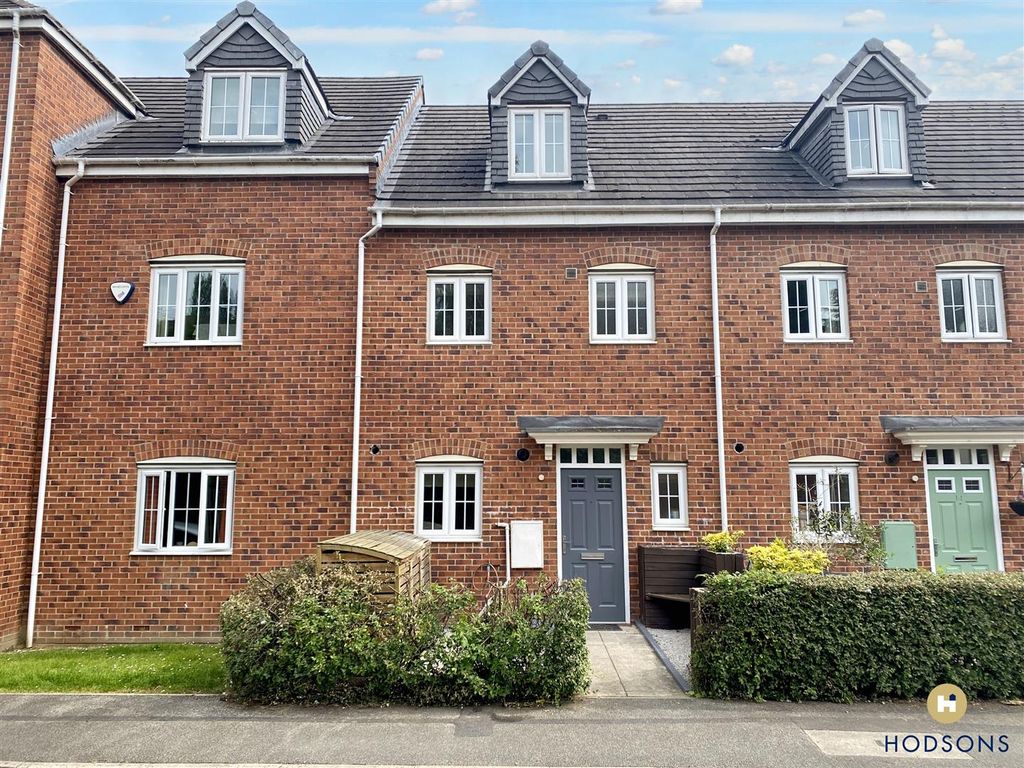 3 bed town house for sale in The Locks, Pottery Lane, Woodlesford LS26