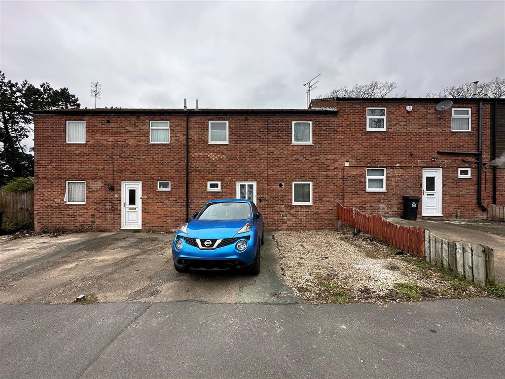 3 bed town house for sale in Peppercorn Close, Beaumont Leys, Leicester LE4 Zoopla
