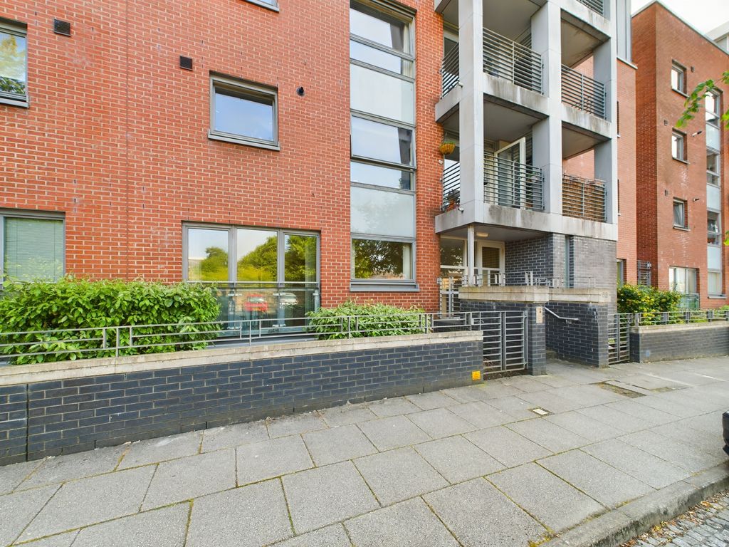 2 bed flat to rent in Errol Gardens, Oatlands, Glasgow G5, £825 pcm