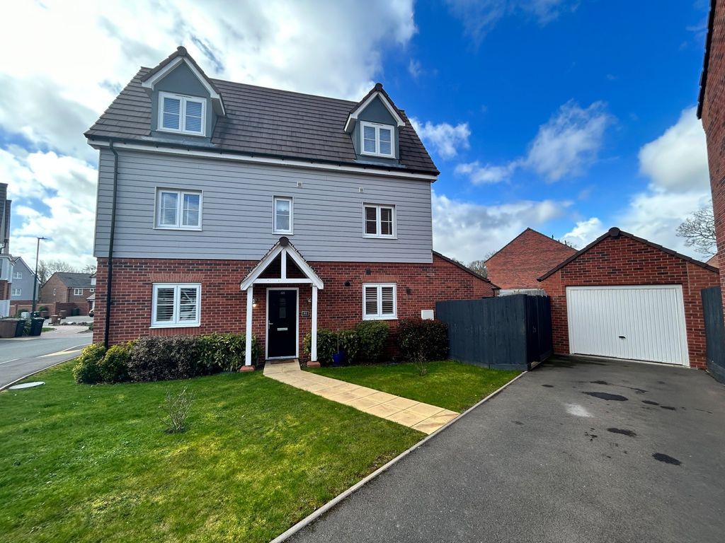 4 bed semidetached house for sale in Noble Way, Cheswick Green