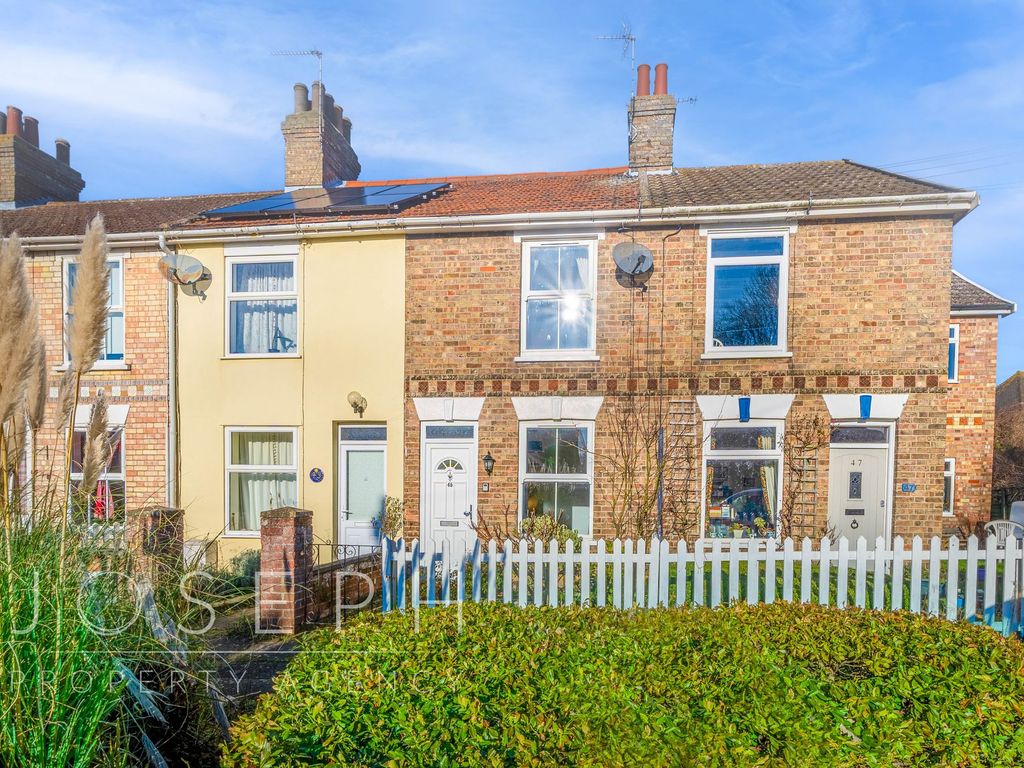 2 bed terraced house to rent in Henley Road, Ipswich IP1, £1,100 pcm