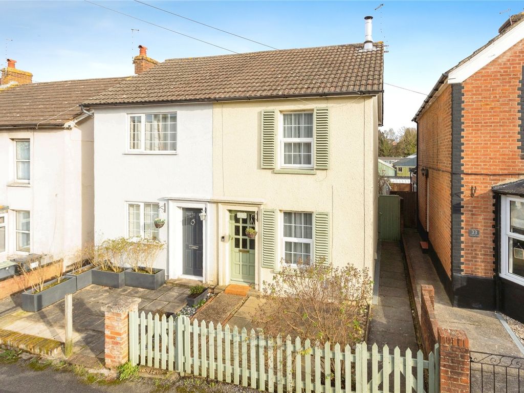 2 bed semidetached house for sale in Lavender Hill, Tonbridge TN9, £