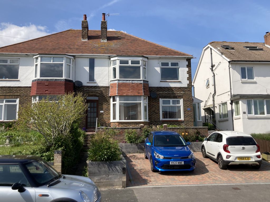 3 bed flat to rent in Woodfield Avenue, Farlington, Portsmouth PO6 Zoopla