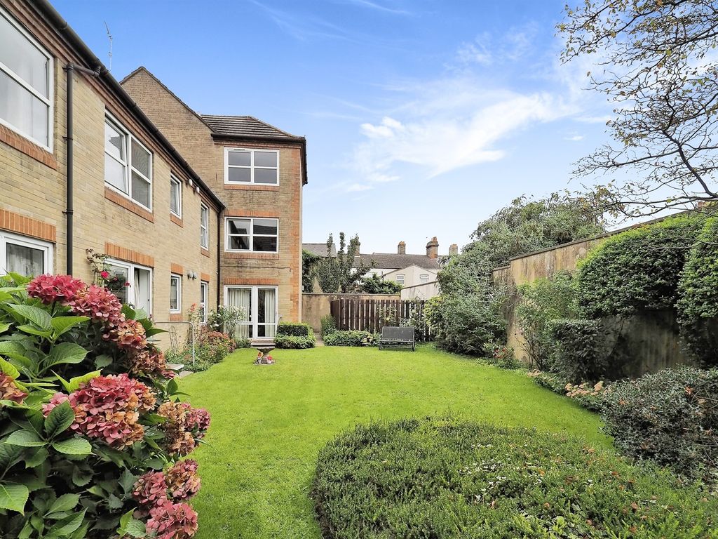 1 bed flat for sale in Wilton Road, Salisbury SP2, £57,000 Zoopla