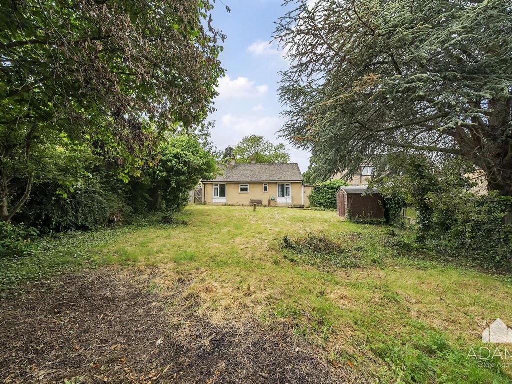 3 bed detached bungalow for sale in Gretton Road,