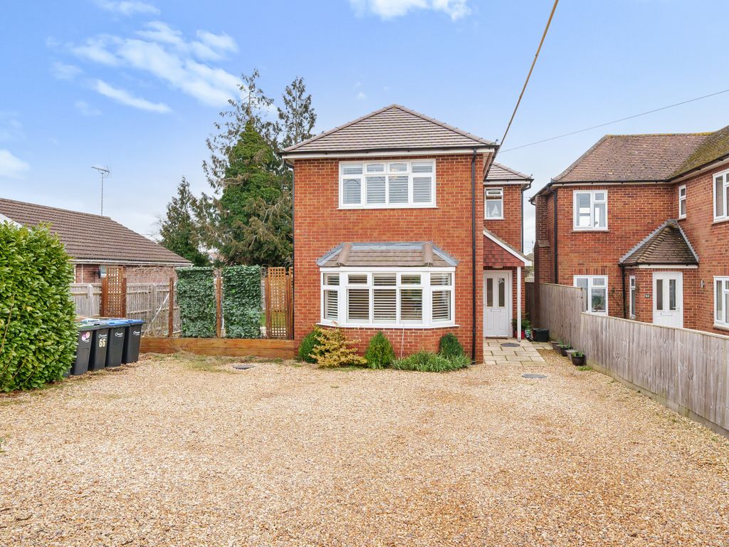 3 bed detached house for sale in Meads Road, Durrington, Salisbury