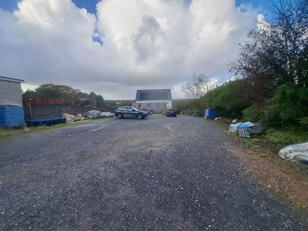 4 bed property for sale in Pontardulais Road, Tycroes, Ammanford SA18