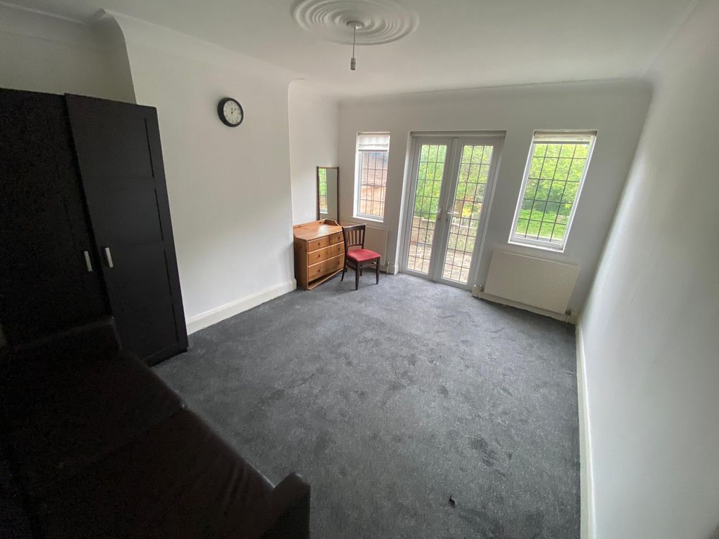 4 bed flat to rent in 29 Brookdale, London N11 Zoopla