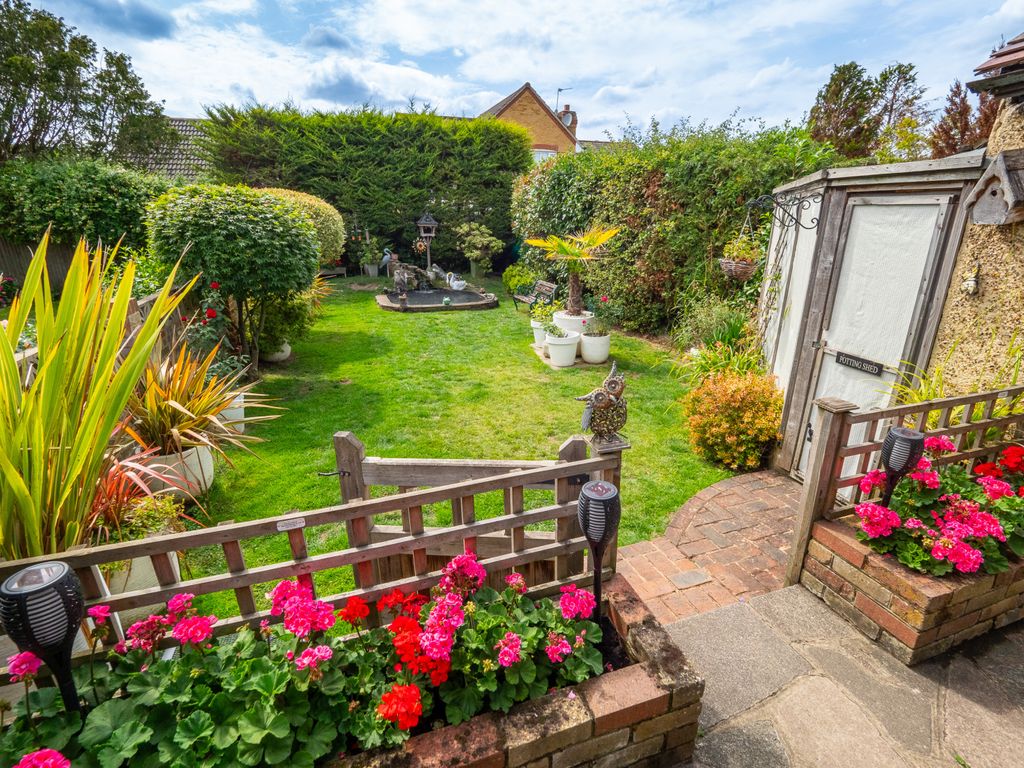 3 bed semidetached house for sale in Sunningdale Road, Cheam, Sutton