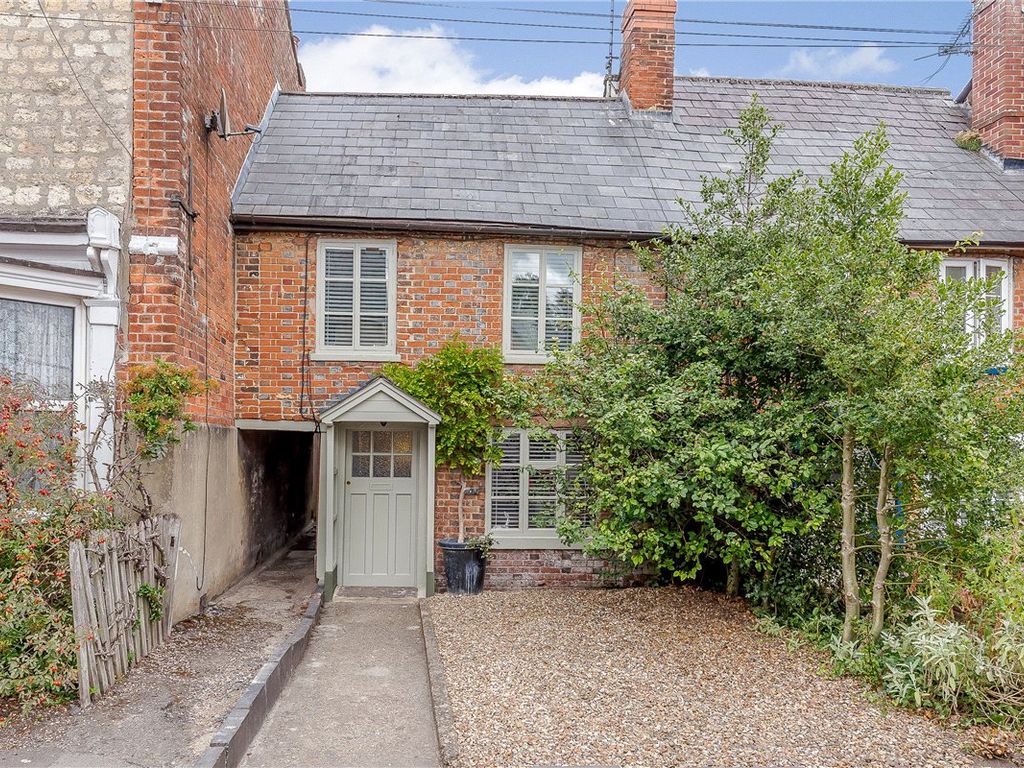 2 bed terraced house to rent in North Street, Pewsey, Wiltshire SN9