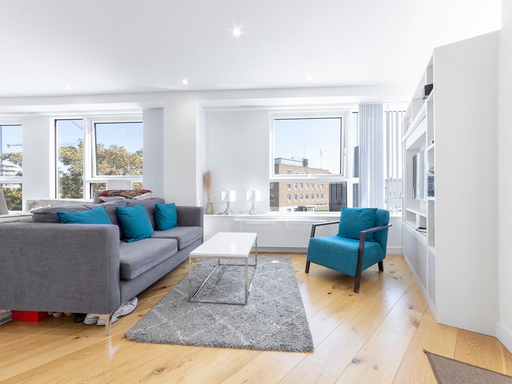 1 bed flat to rent in Balfour Road, Hounslow TW3, £1,400 pcm Zoopla