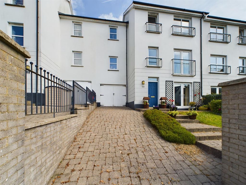 5 bed town house for sale in Kensington Gardens, Haverfordwest SA61, £