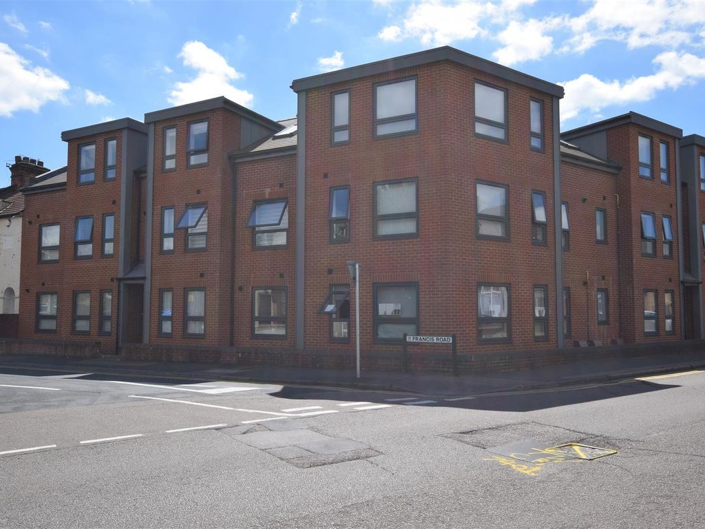 1 bed flat to rent in Marlborough Road, Watford WD18, £1,200 pcm Zoopla