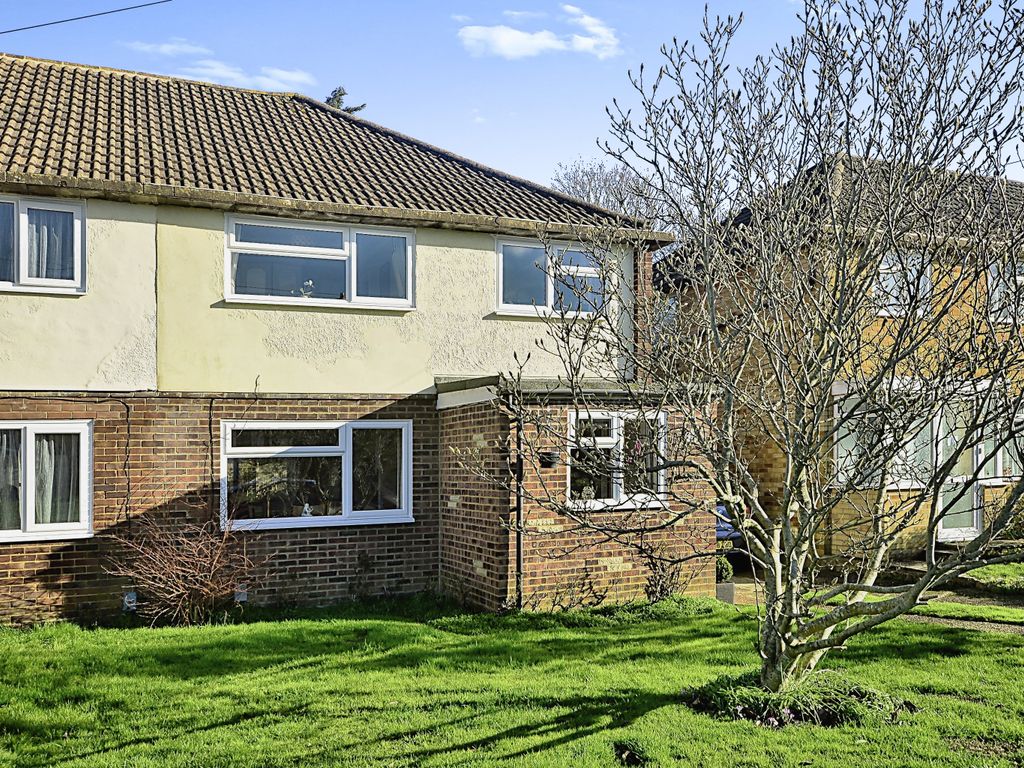 3 bed semidetached house for sale in Harvey Road, Willesborough