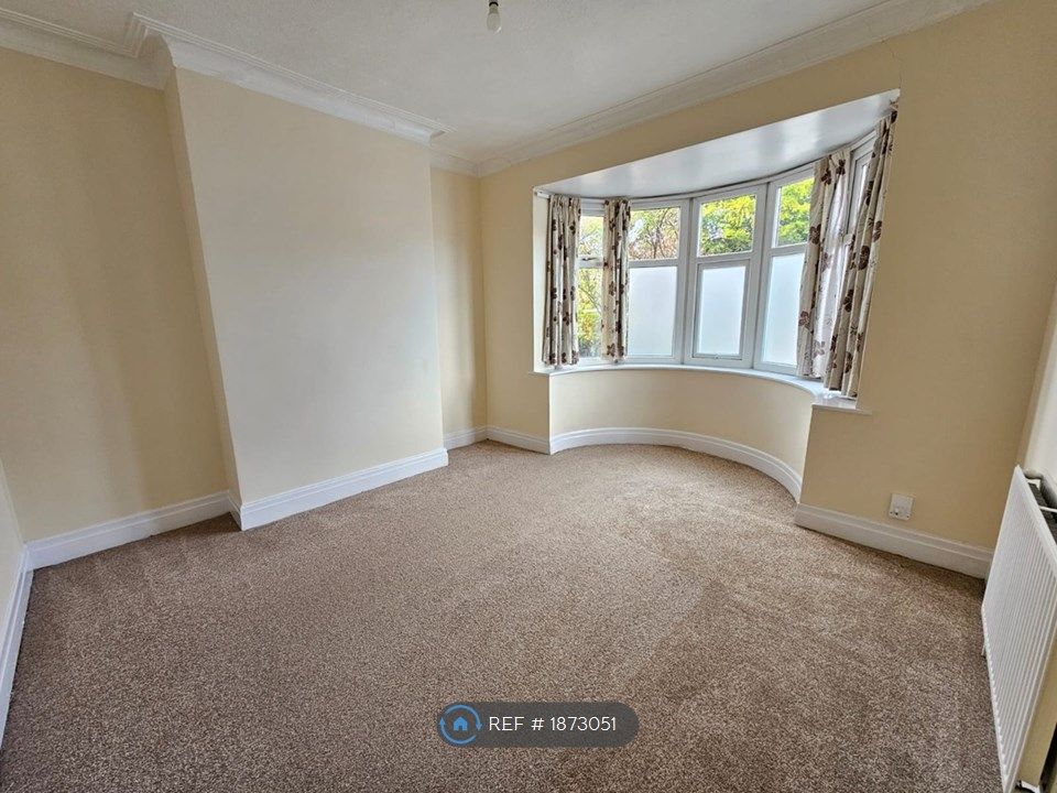 3 bed semidetached house to rent in Middleton Road, Manchester M8, £