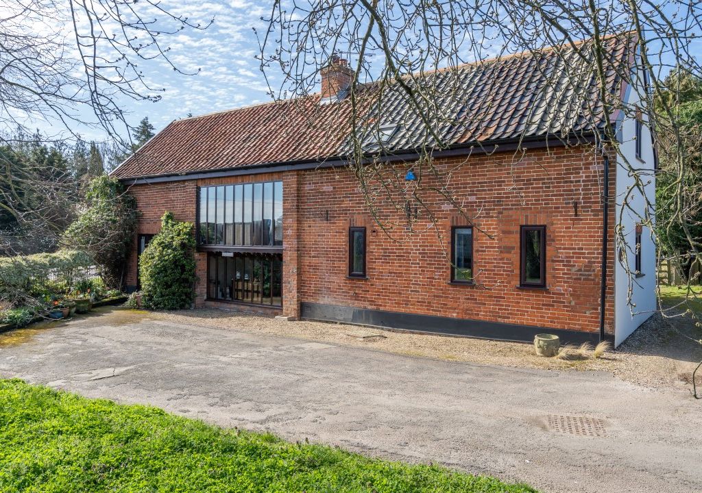 4 bed barn conversion for sale in Church Road, Tasburgh, Norwich NR15