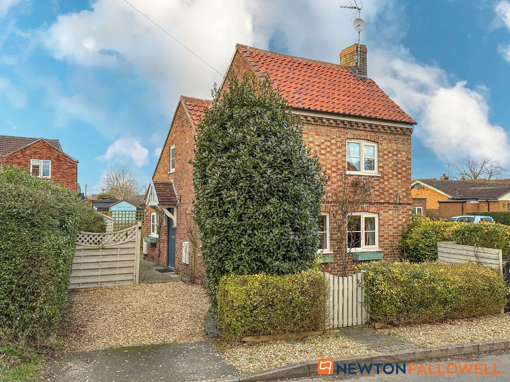 2 bed detached house for sale in Barnby Lane, Claypole, Newark NG23, £