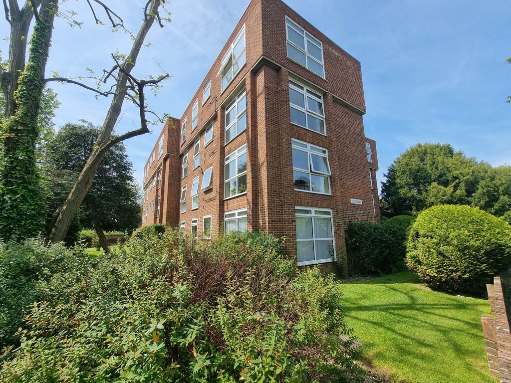 2 bed flat for sale in Catherine Road, Surbiton KT6, £390,000 - Zoopla
