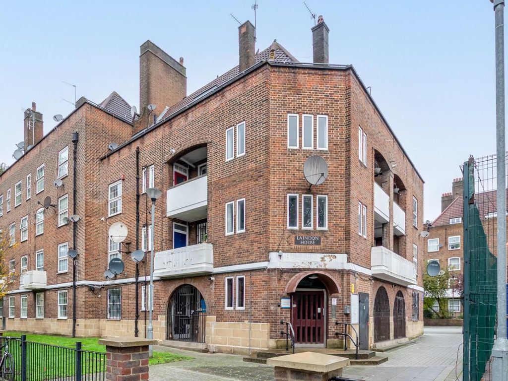 2 bed flat for sale in Stamford Hill, London N16, £375,000 Zoopla