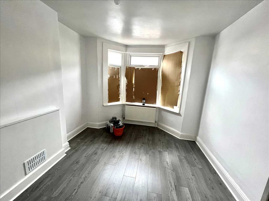 5 bed semidetached house to rent in Princes Street, Slough SL1 Zoopla