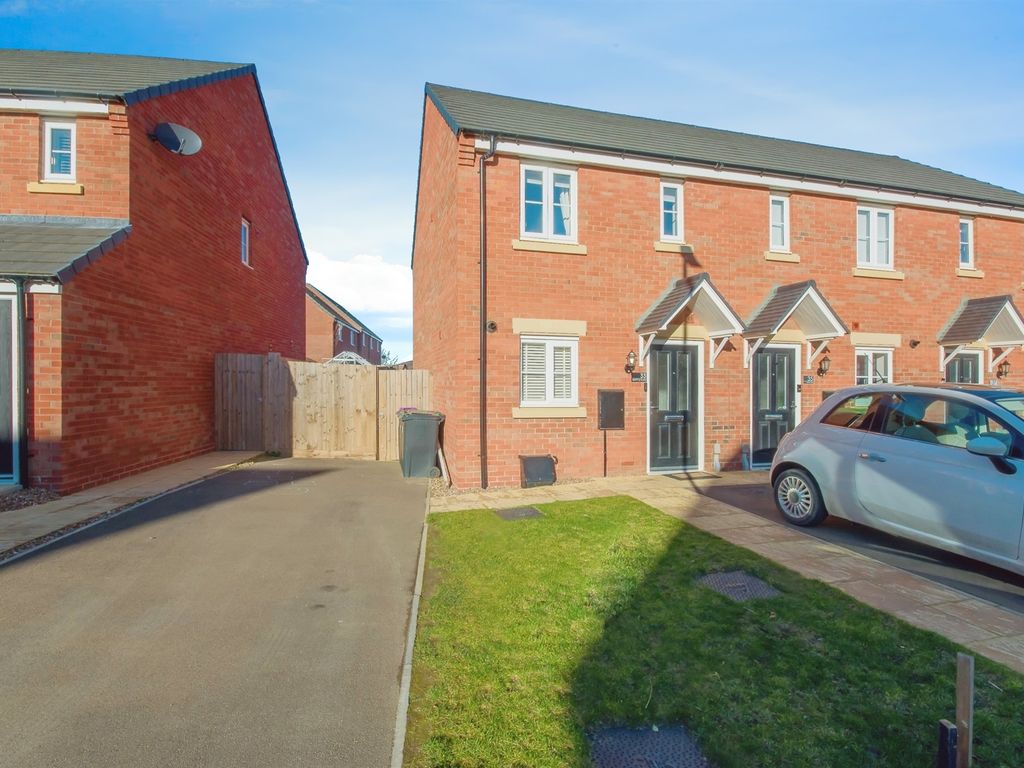 2 bed end terrace house for sale in Whittle Road, Holdingham, Sleaford
